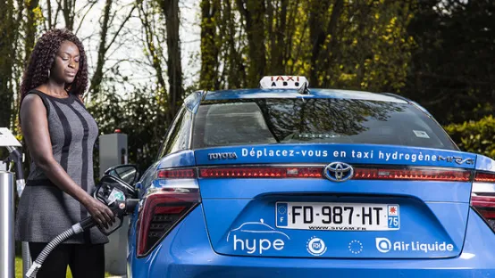 Rifornimento auto a idrogeno - Air Liquide