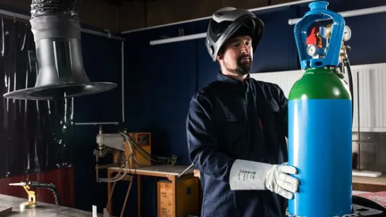 saldatore_con_bombola_arcal