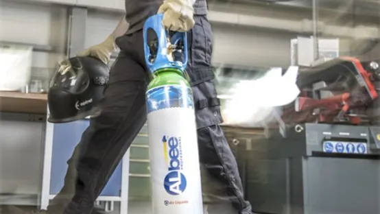 welder_with_albee_weld