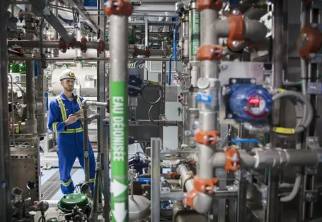 Low-carbon hydrogen production